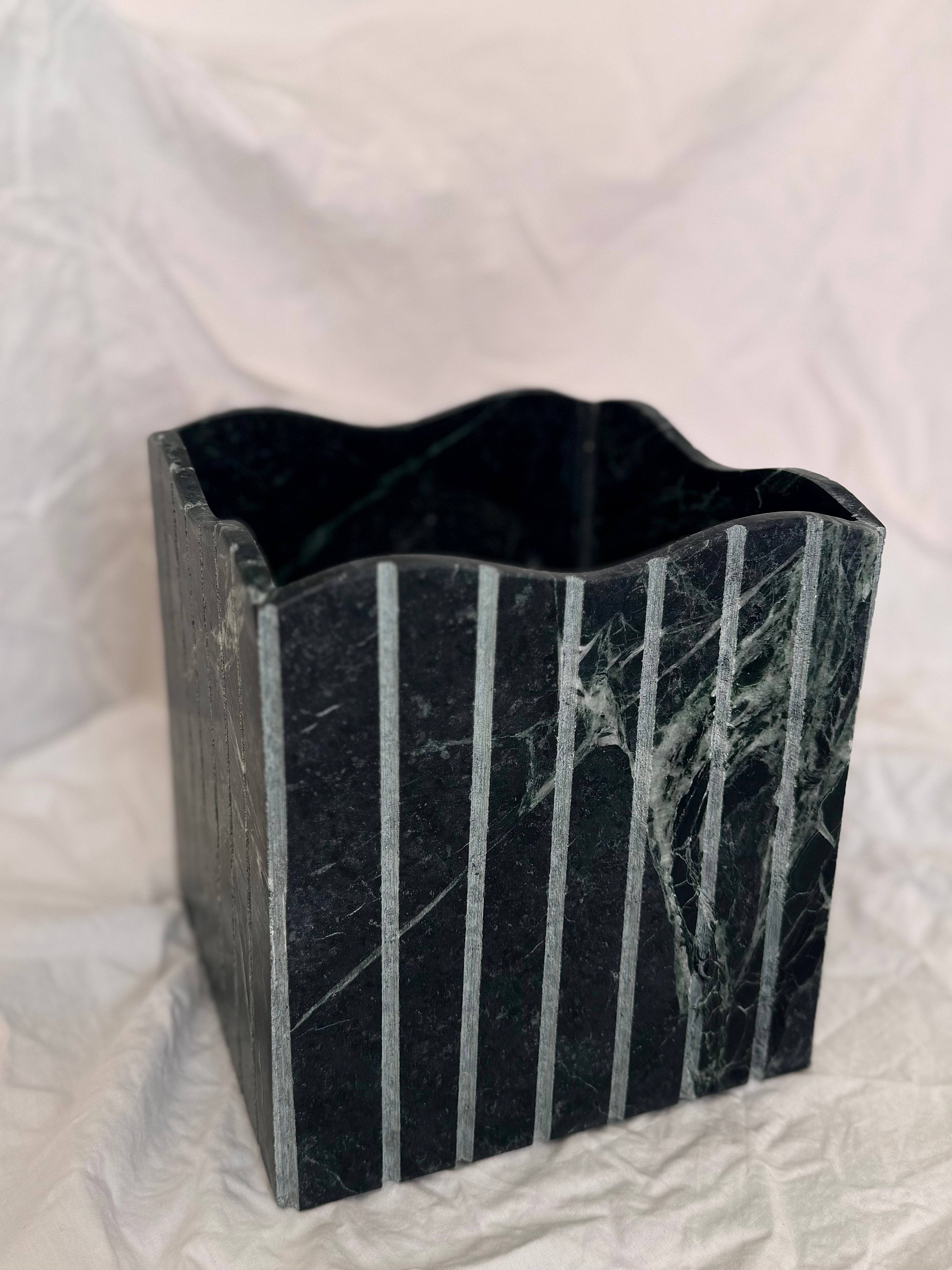 Verde linea Vase - Imperfectly Perfect